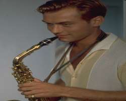 The actor took classes for playing saxophone for the part of Dickie Greenleaf in the film 